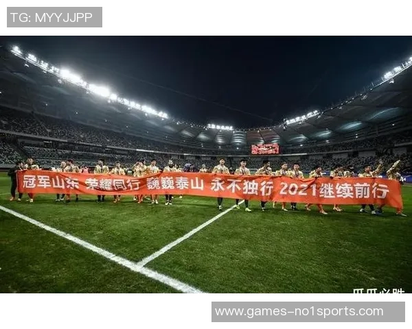 足球告别赛的横幅见证了传奇球员的辉煌与感动时刻